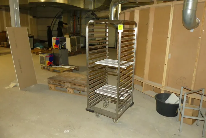 Blechwagen/Tablettwagen Maße in cm ca. 59 x 66 x 165